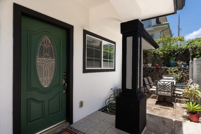 Photo - 2240A Metcalf St