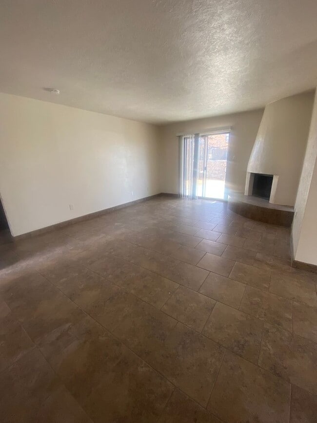 Photo - Cute Townhouse in Telshor Area, Available Now!!!!