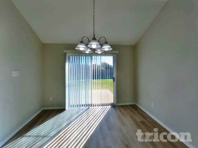 Photo - 113 Galloping Trail