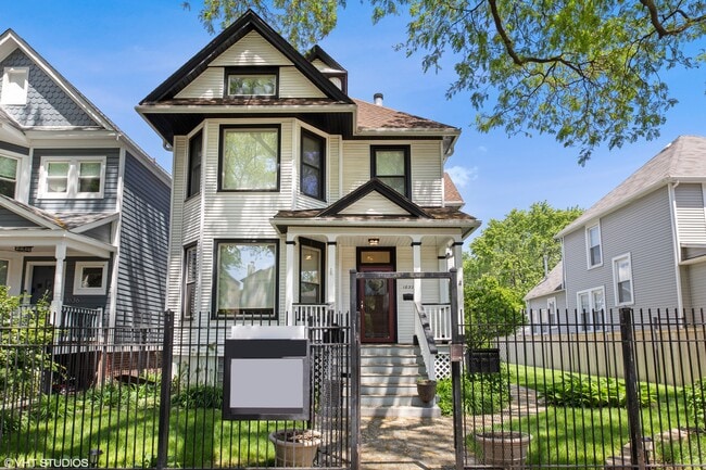 Front - 1832 W Berenice Ave House