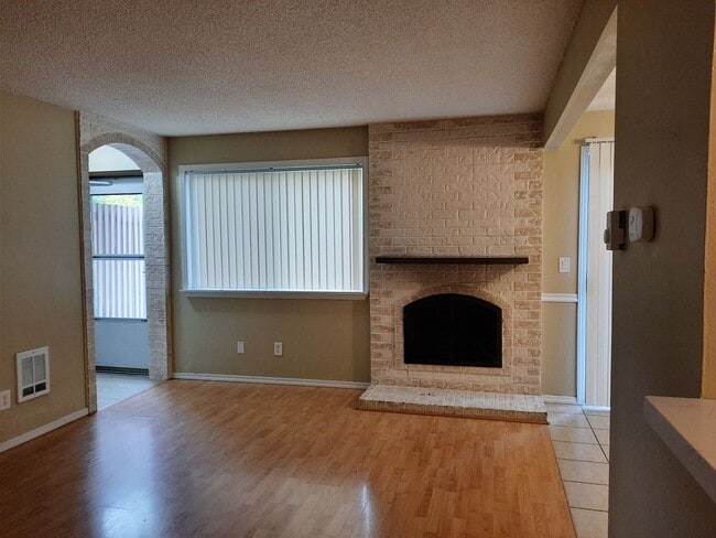 Photo - Steilacoom Gardens, 2 bedroom, 1 bath Townhome Style Condo.