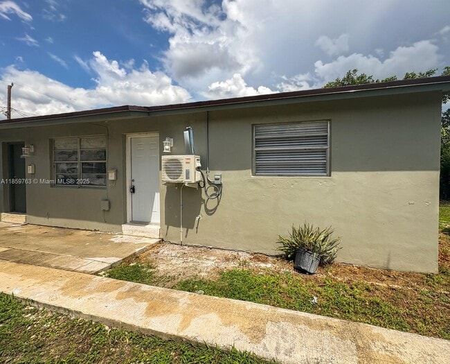 Building Photo - 1121 NW 11th St Rental