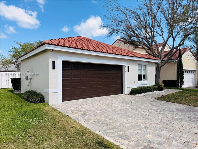 Building Photo - 646 Stanton Dr