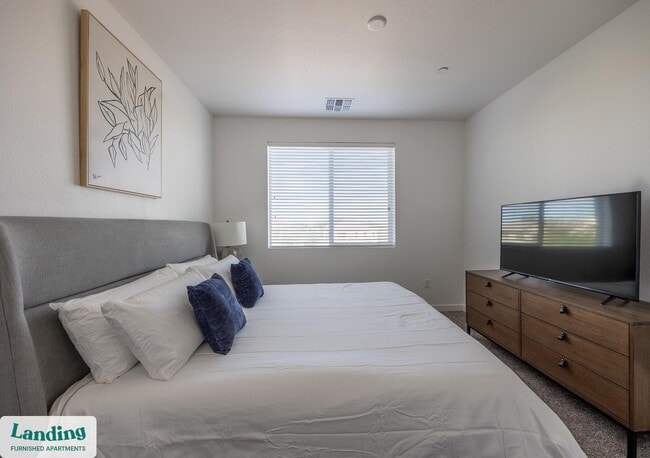 Photo - 2323 N 150th Dr Unidad C-3065