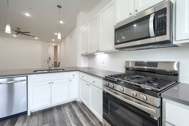 Photo - 4 Bed and 2.5 Bath Luxurious Townhome in Frisco!