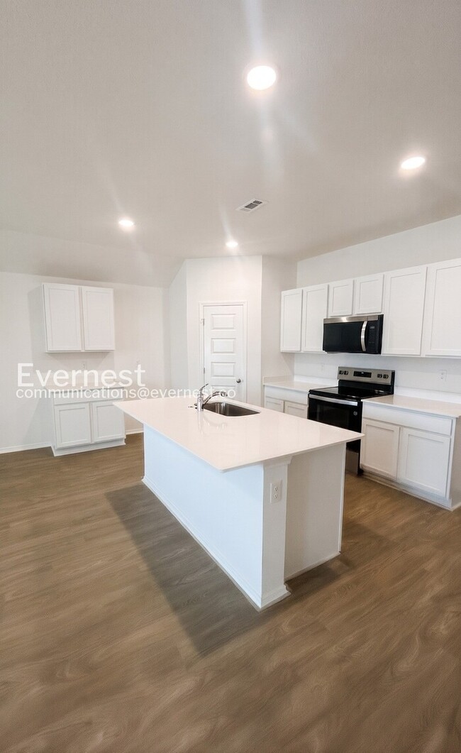 Photo - 108 E Sunbelt Ct