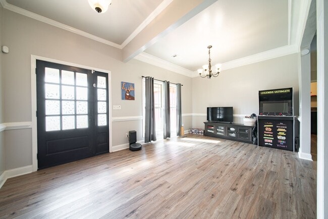 128 Lee Rd 2180