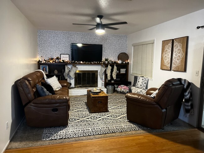 Photo - 195 E Sherwood Dr