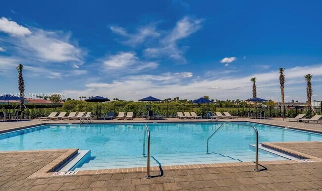 Building Photo - 460 NE 5th Terrace