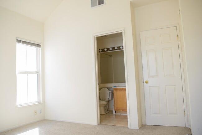 Photo - 205 Town Green Ln