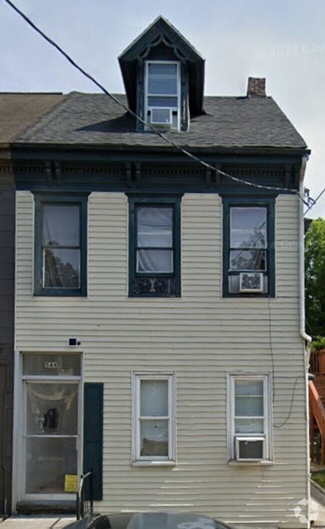 Building Photo - 544 W King St Unit Apt 1