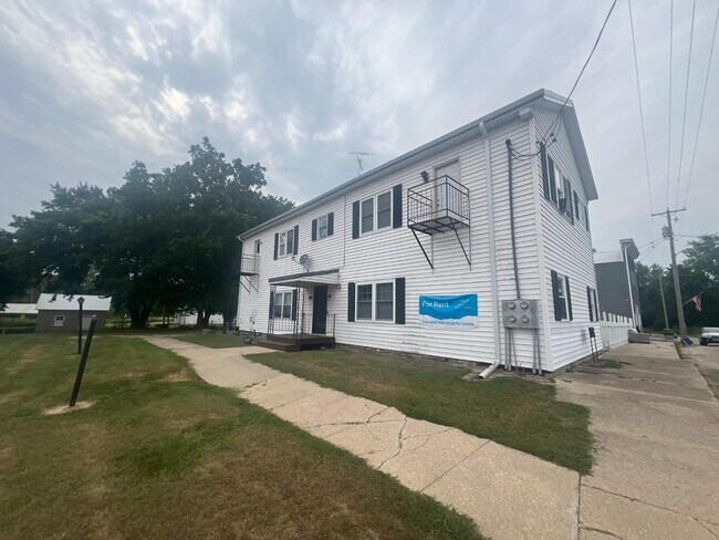 Photo - 10729 Main St