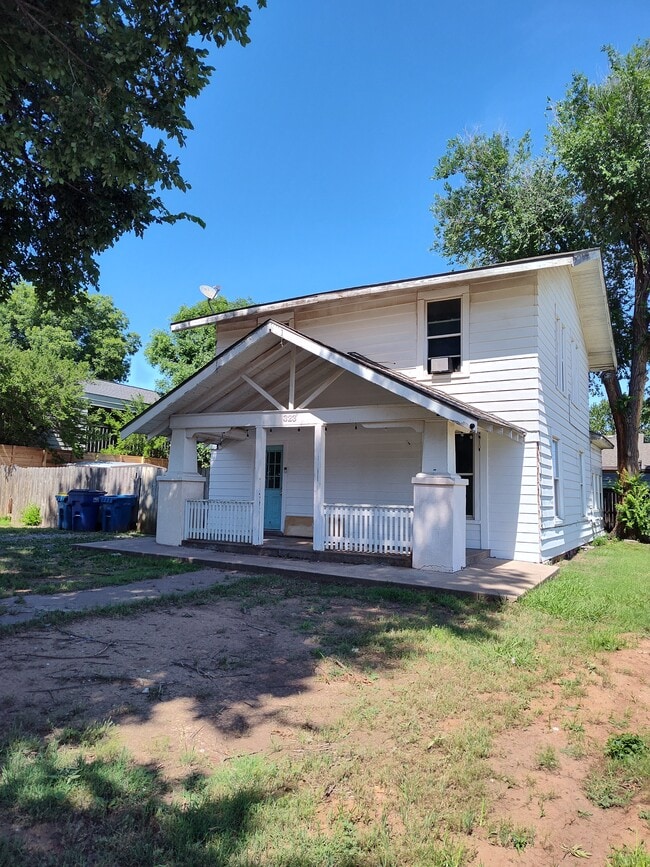 Building Photo - 323 S West St