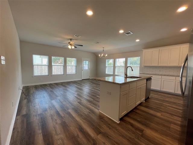 Photo - 206 S Nolan River Rd