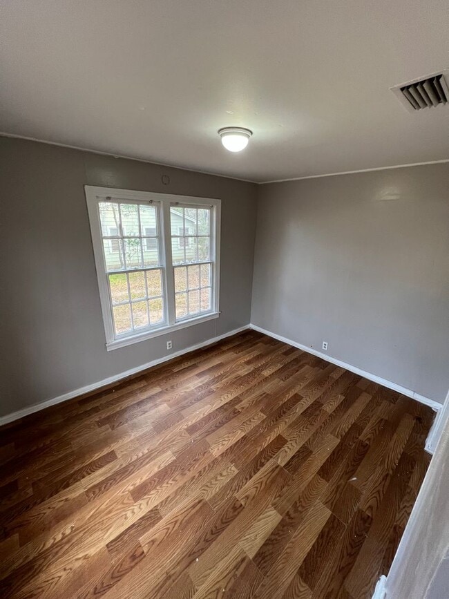 Photo - 3 Bedroom ready to go with Central Air and Heat!!