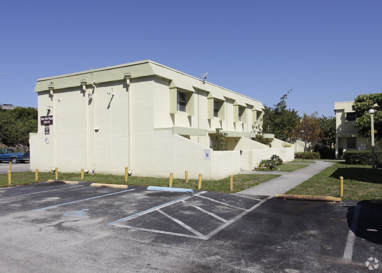Town Park Plaza South - Town Park Plaza South