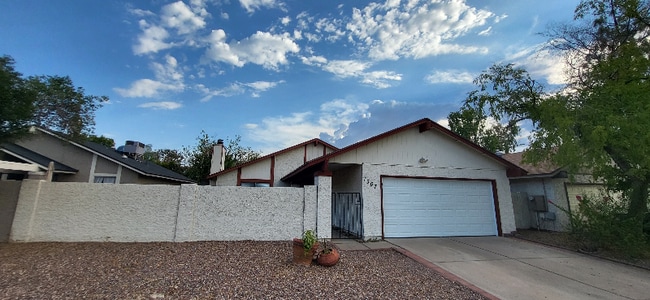 Building Photo - 1567 W Javelina Ave Rental