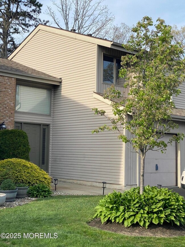 Photo - 49 White Swan Way