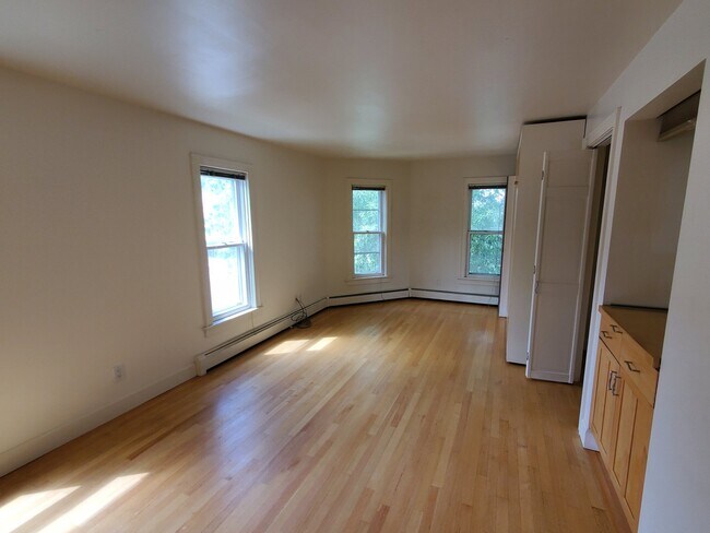 402 Maxwell Ave Unit 3