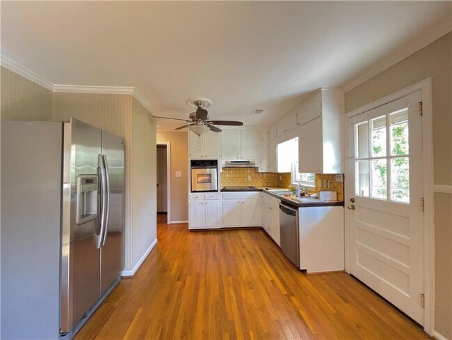 Photo - 1059 Jolly Ave