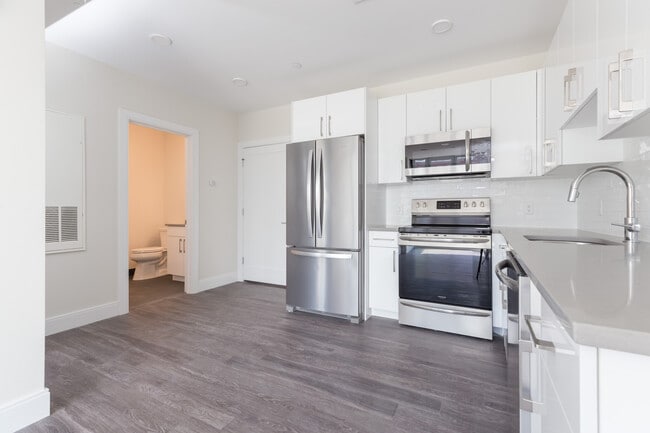 Photo - 1047 Tremont St