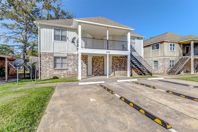 Building Photo - 702 Lyle W Ave Unit B Rental