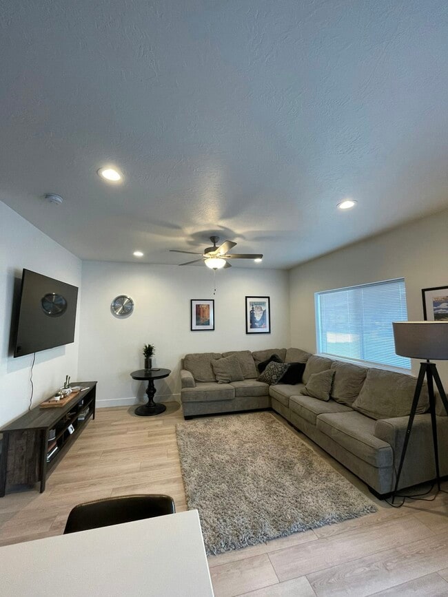 895 E Pacific Dr