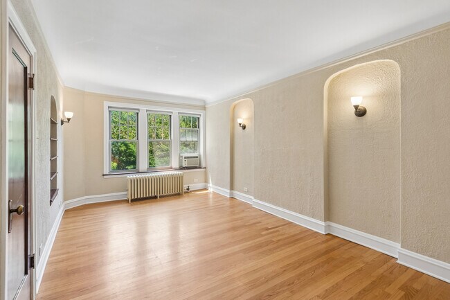 Photo - 2018 W Greenleaf Ave Unit 1F