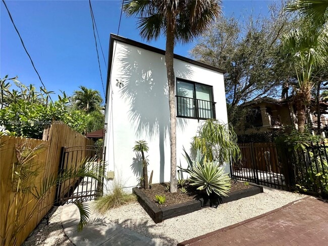 Building Photo - 3147 Jackson Ave