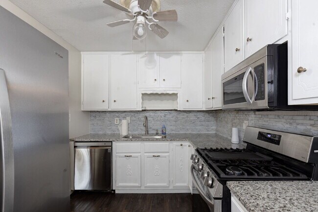 Photo - 4527 Fairview Dr