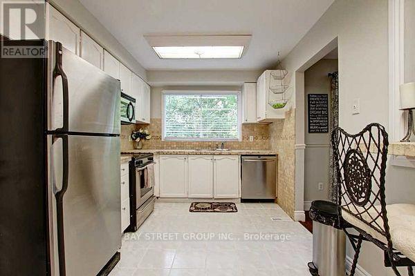 Photo - 10 Blenheim Dr