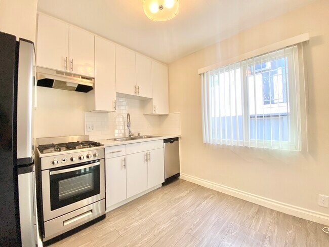 Photo - 1136 N Ogden Dr Unidad 9