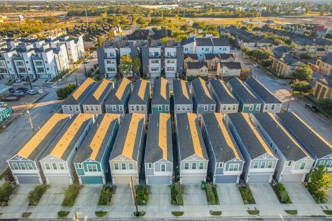 Photo - 3222 Gillespie St