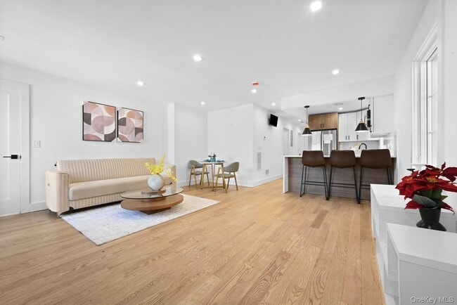 Photo - 38-24 215th St