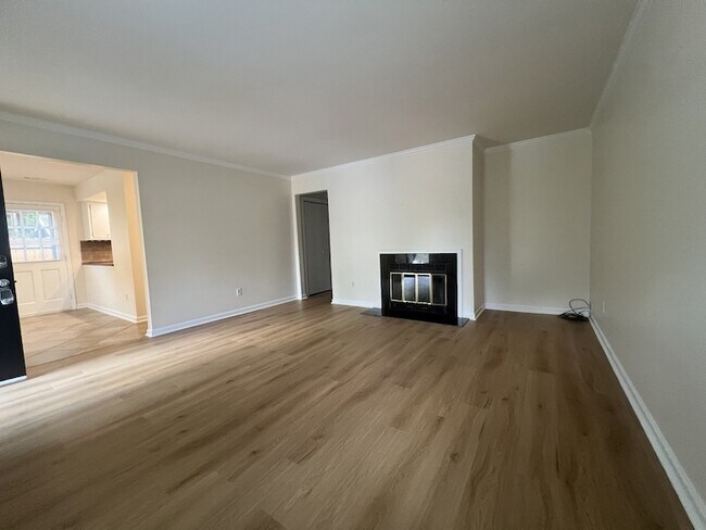 Photo - 1001 Clifton Ln Unit 7