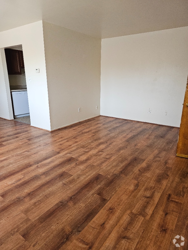 Building Photo - 3300 Kenmore Rd Unit 308 Rental
