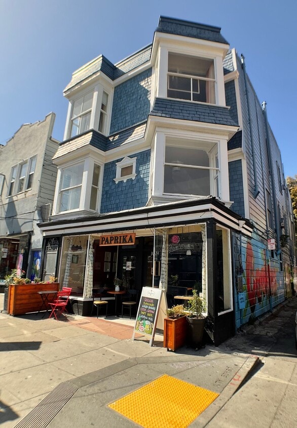 LOWERED PRICE! FULL FLOOR FLAT! Bay Window... - FULL FLOOR FLAT! Bay Windows, IN-UNIT LAUN...