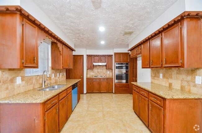 Building Photo - 4802 Lost Oak Dr Rental