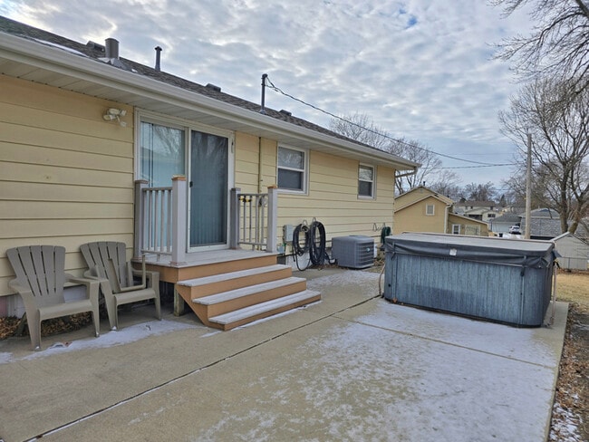 Photo - 725 Elton Hills Dr NW