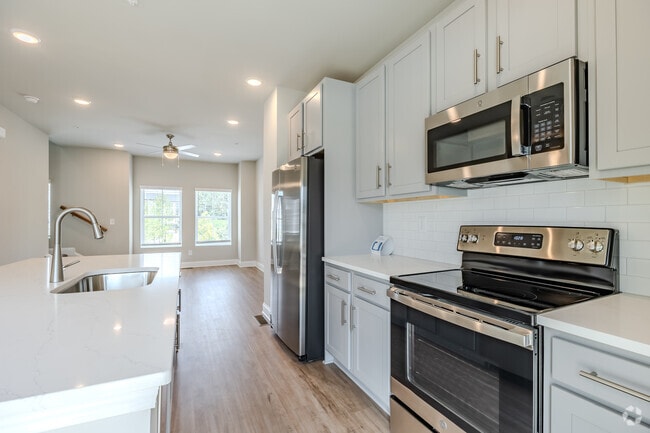 1BR, 1.5BA - 1048SF - Kitchen