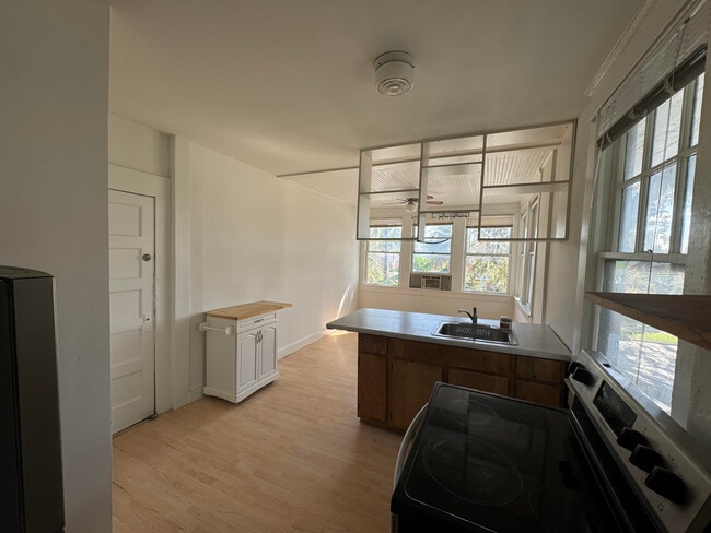Building Photo - 215 S Howard Ave Unit D Rental