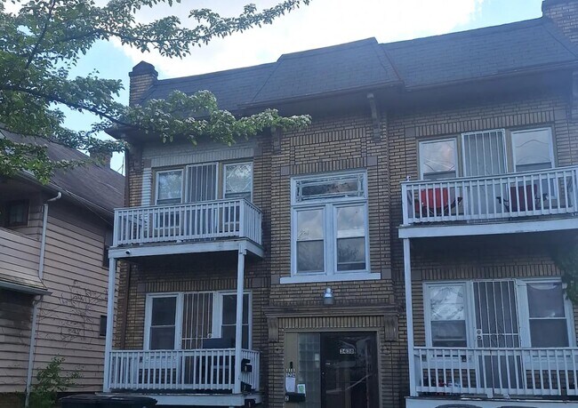 3438 E 140th St