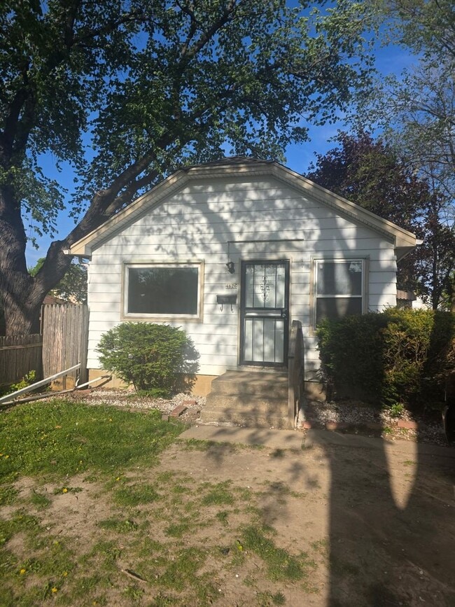 Building Photo - Single Family House with private backyard Available NOW