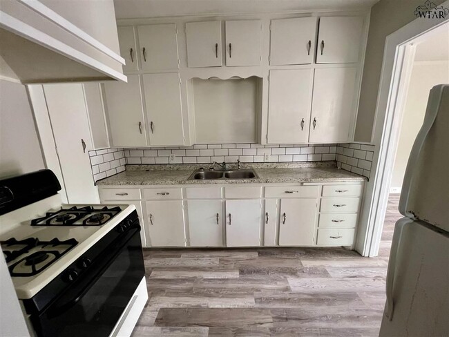 Building Photo - 908 Denver St Rental