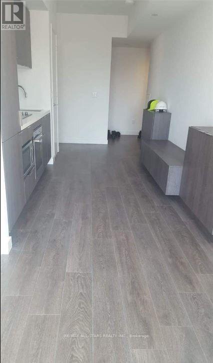 Photo - 215 Queen St W