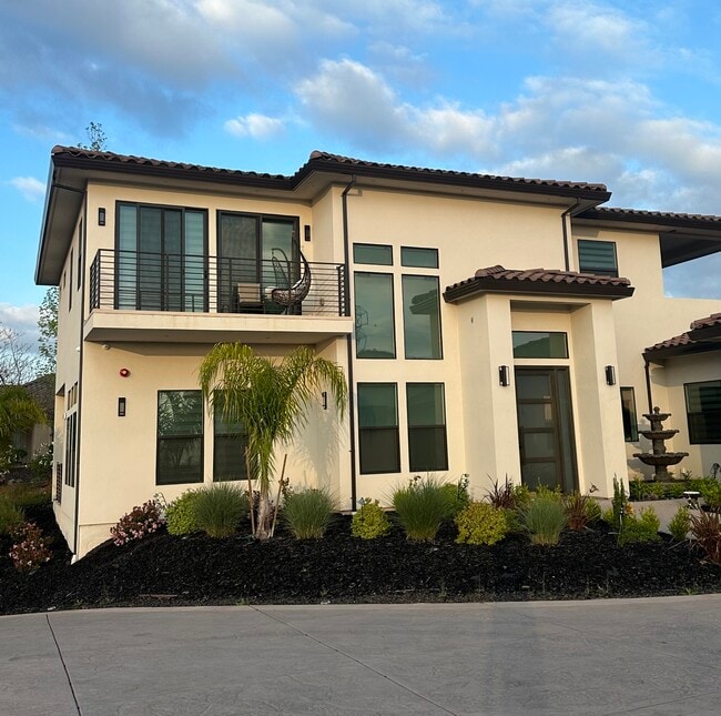Photo - 770 Tyler Dr