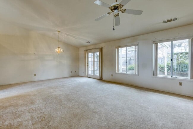 Photo - SPACIOUS 3 BED 2.5 BATH HOUSE WITH 3 CAR GARAGE