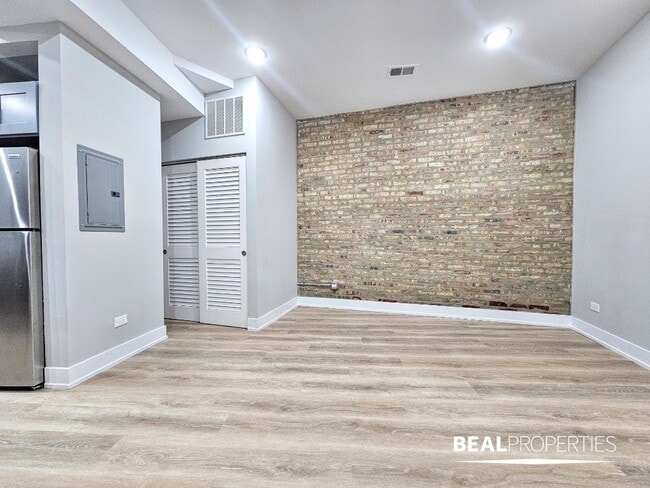 Photo - 428 W Belden Ave