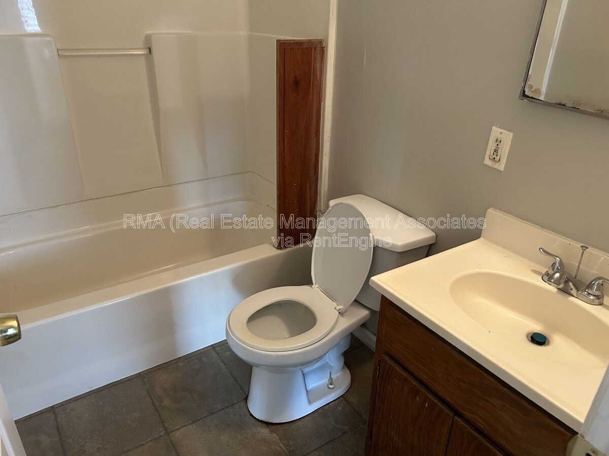 Photo - 413 Springview Dr