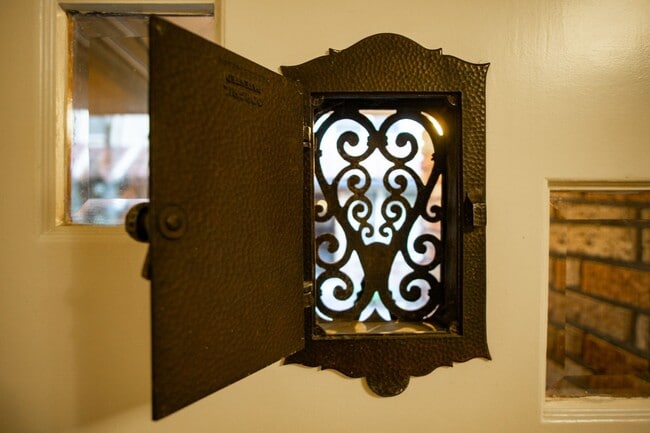 Photo - Vintage Tudor Townhouse w Beautiful Architectural Details & Style! Unit 213